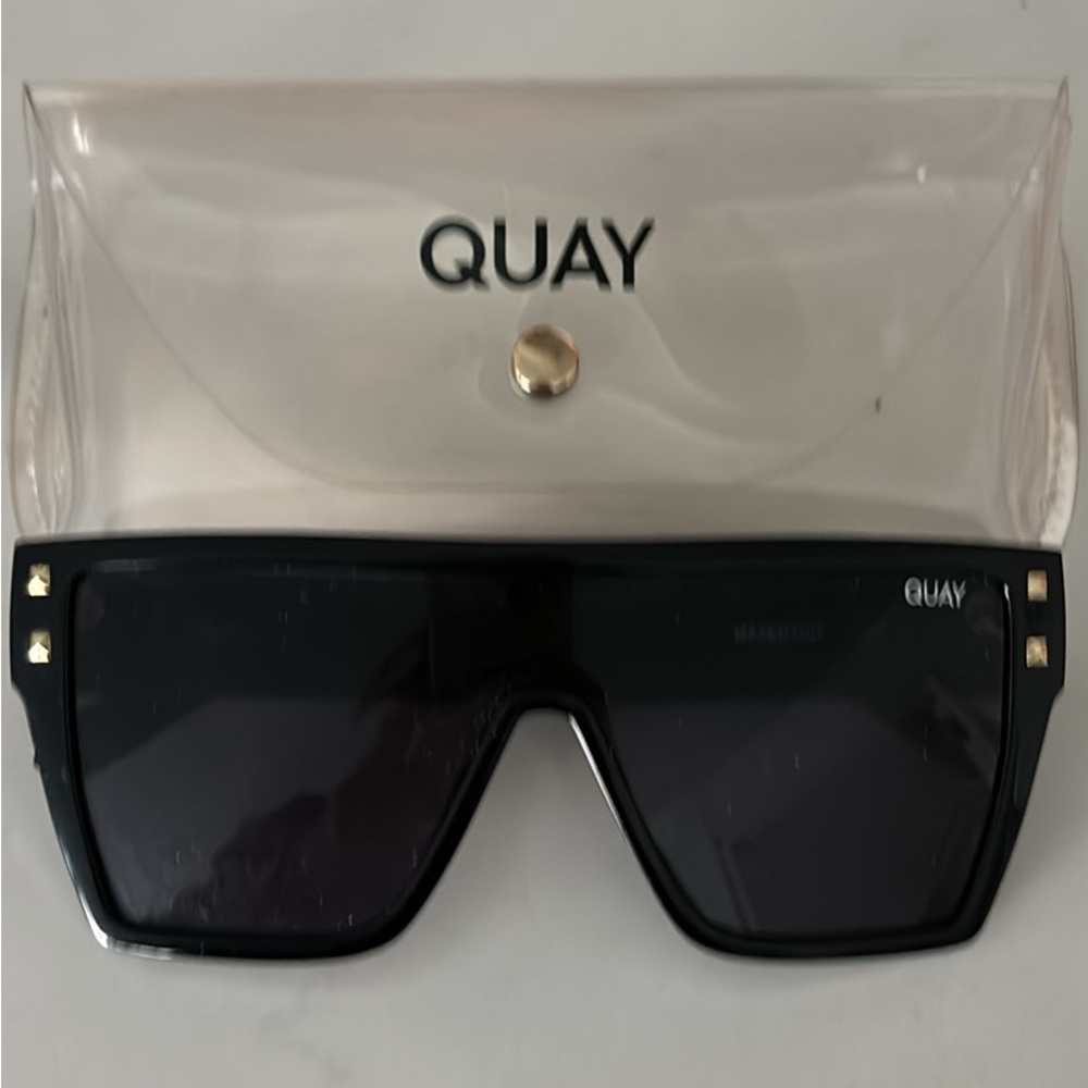 2 -Quay Australia sunglasses for the price of 1-1 black 1-brown